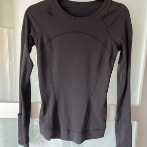 LULULEMON size 4 black top